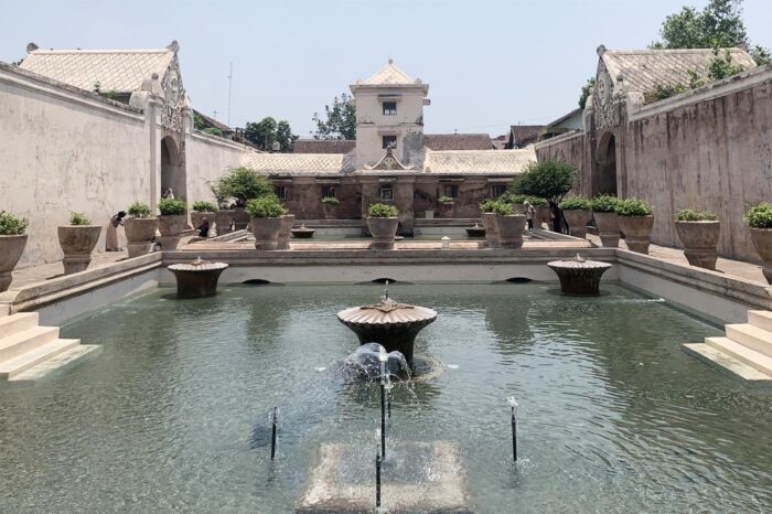 Piscinas interiores del Taman Sari, que le dan su apelativo de Palacio del Agua
