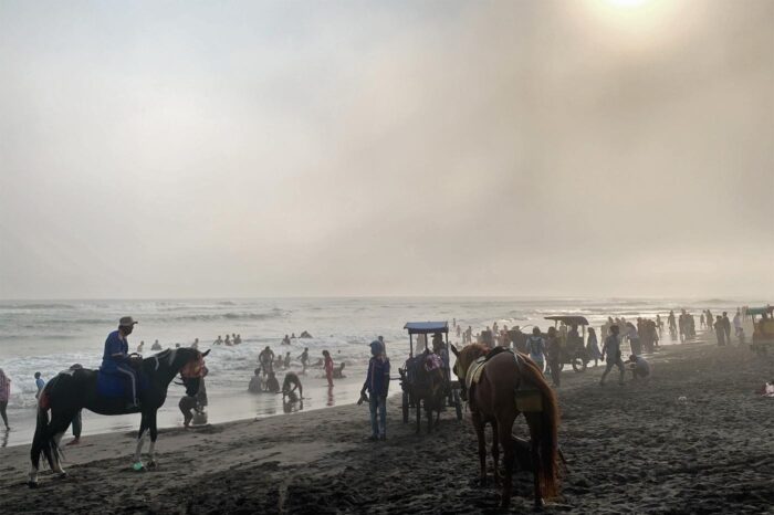 Un sábado playero en la Indonesia profunda