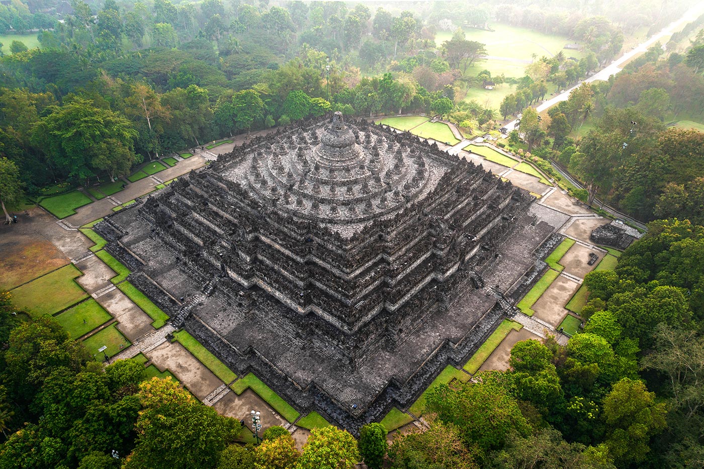 Vista aérea de la pirámide de Borobudur