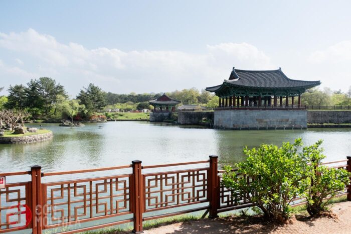 Palacio Donggung i el estanque Wolji