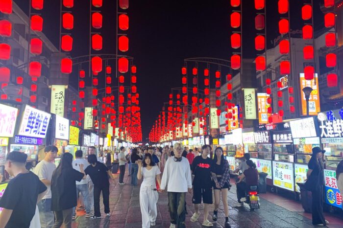 Mercado nocturno de Cross Street, en Luoyang