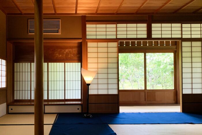 Interior de una casa de té tradicional (chashitsu)