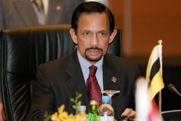 El sultán Hassanal Bolkiah gobierna como un autócrata el país desde los 19 años y ahora tiene 79.