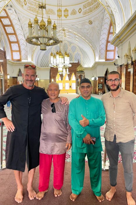 Haciendo el turista en la mezquita.