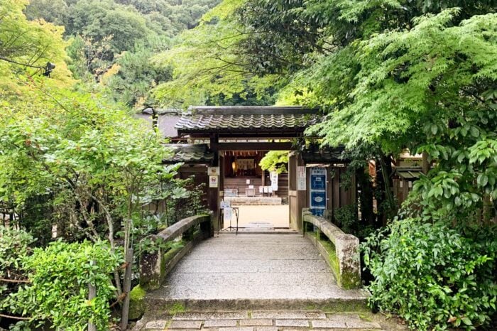 Entrada al santuario de Ujigami