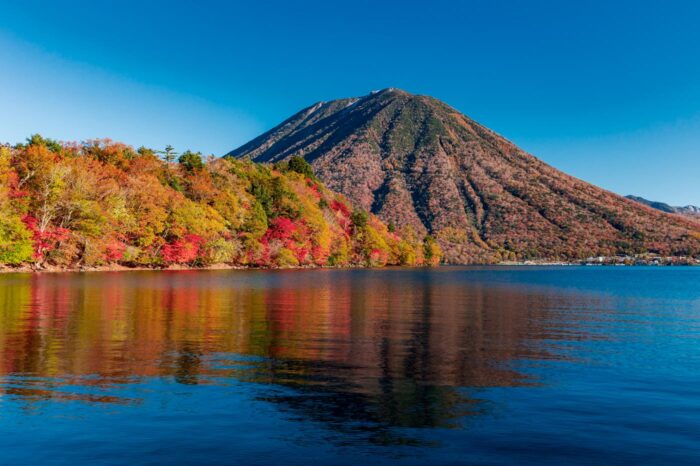Lago Chuzenji en otoño