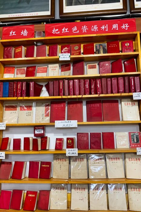Ejemplares vintage del Libro Rojo de Mao 