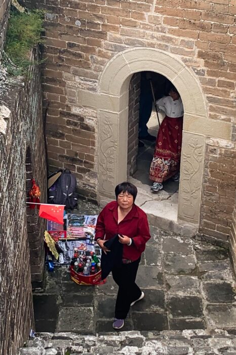 Prácticamente las únicas banderas chinas que se pueden ver en la Gran Muralla son los banderines que venden en los tenderetes de recuerdos.