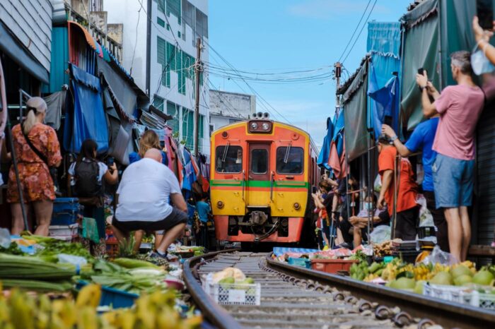 Mercado ferroviario de Maeklong