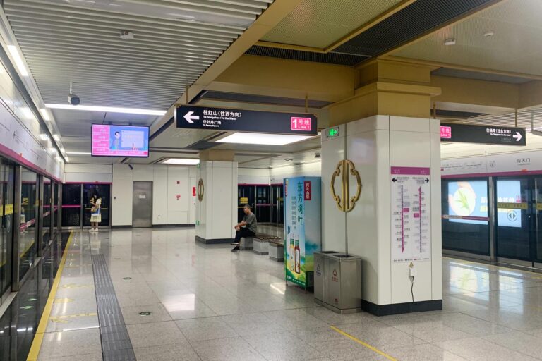 Andén del metro en Luoyang