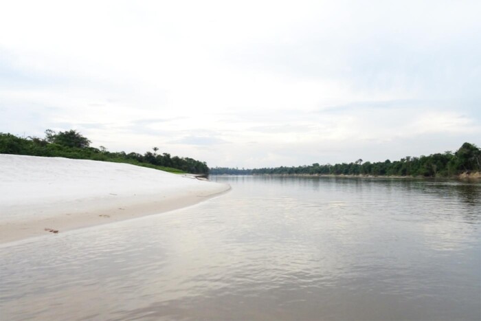 Uno de los muchos brazos fluviales del Amazonas y sus miles de afluentes.