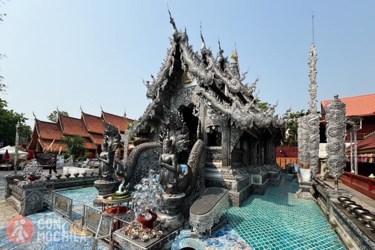 Vista del templo Wat Sri Suphan