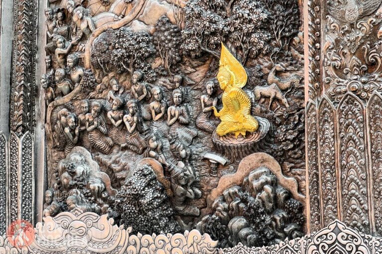 Otra imagen de Buda en dorado en el Templo de Plata