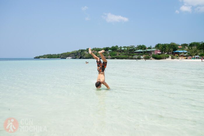 La piscina, perdón, la playa