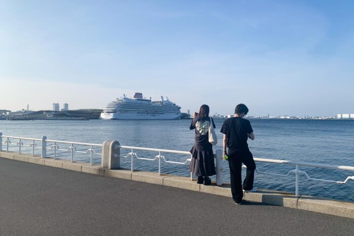 Pasando la tarde en el paseo marítimo