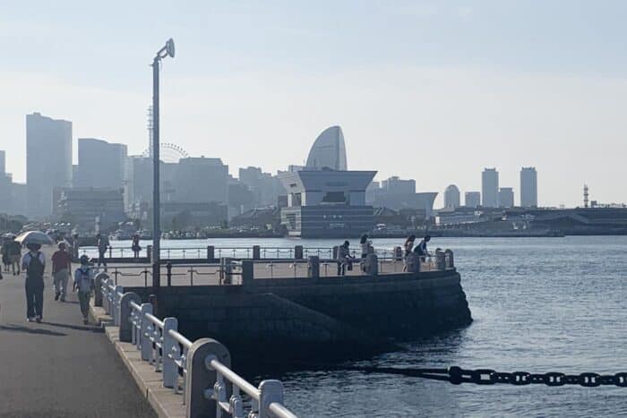 Pasear por el Parque Yamashita es una manera estupenda de echar la tarde, con sus vistas del puerto y el skyline de Yokohama en la lejanía