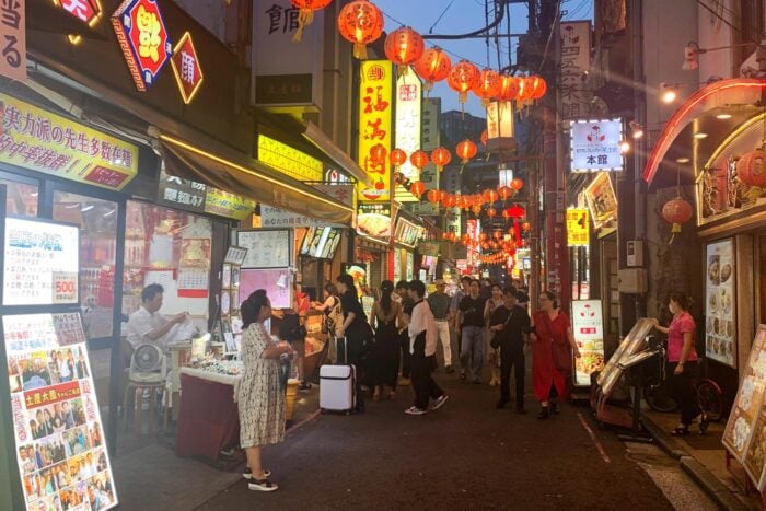Callejuelas de Yokohama de noche