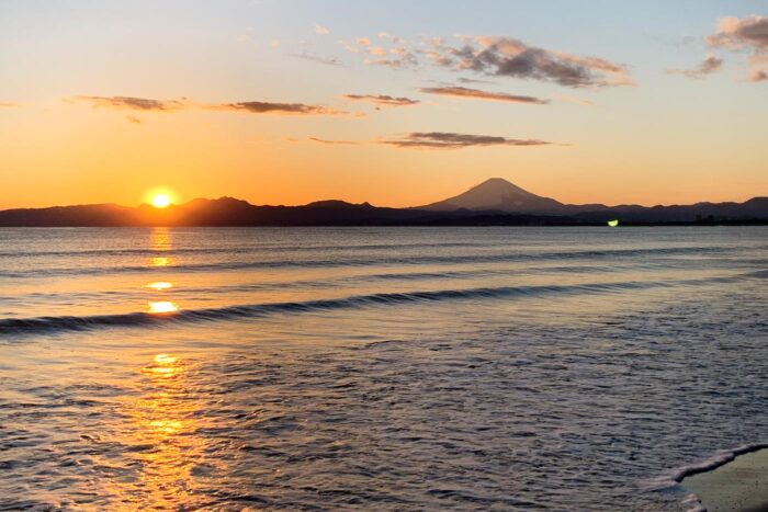 Puesta de sol en la costa, como solo puede verse en Kamakura
