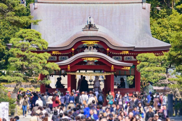 Los fines de semana y días festivos, Kamakura se llena de turistas japoneses