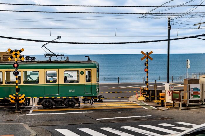 Tranvía vintage Enoden, que conecta Kamakura con Enoshima