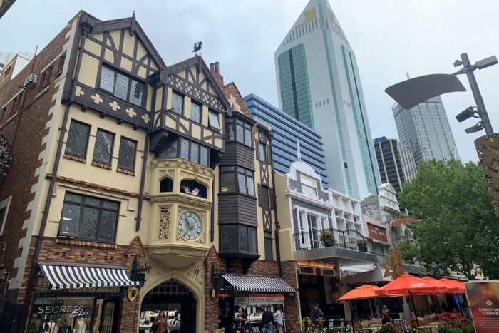 London Court, el contraste perfecto entre lo antiguo y lo moderno en Perth.