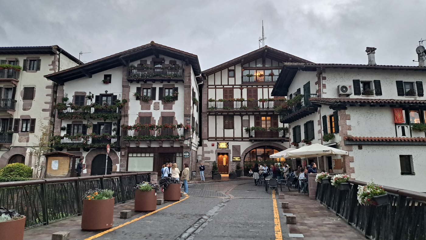 GR 11 Etapa 42, pueblo en Navarra