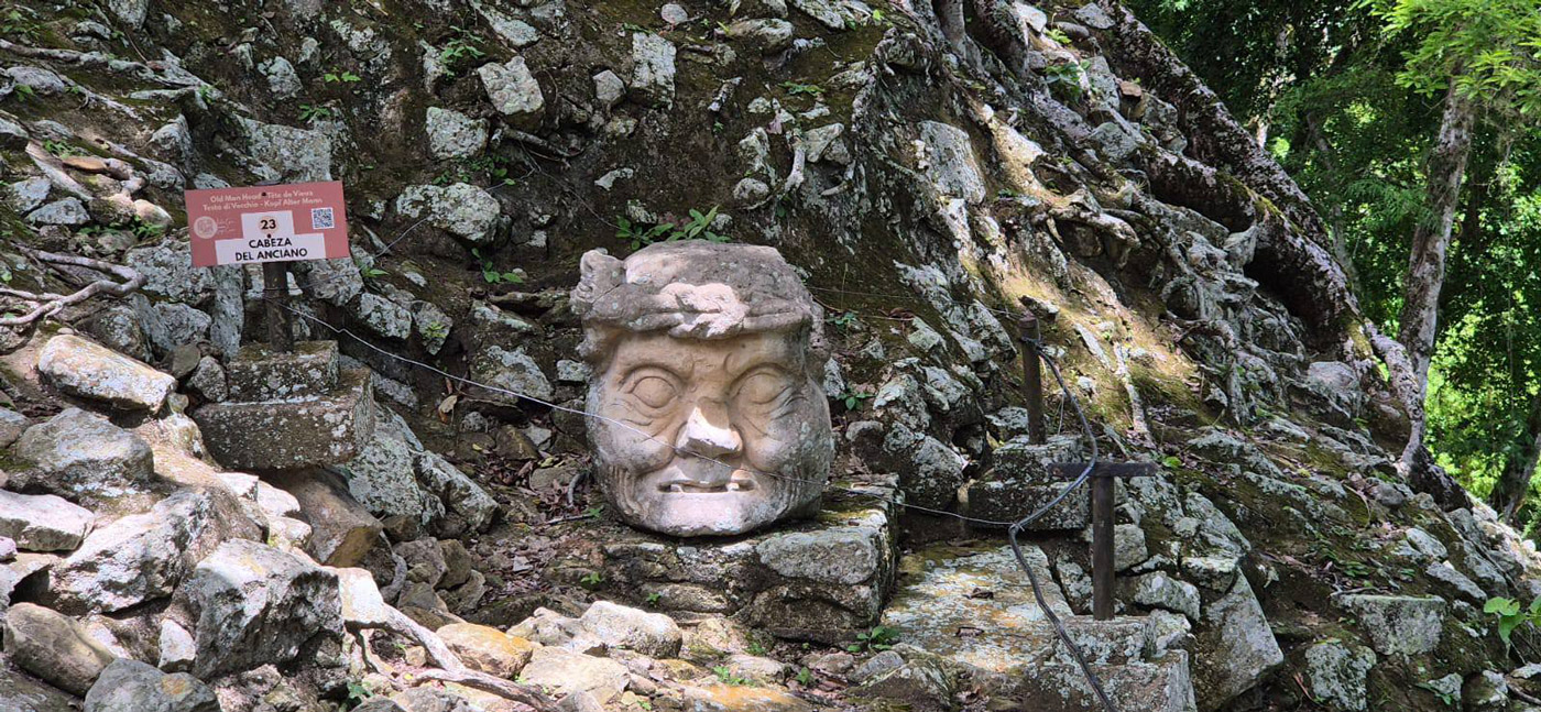 Con los hijos del maíz. En Copán Ruinas, entre catrachos (gentilicio de los hondureños)