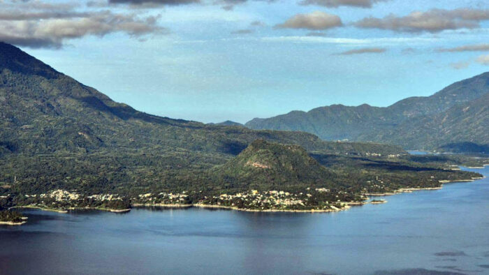 Con los hijos del maíz. De La Democracia a El Paredón y unas tortugas sobrevivientes 1 El lago Atitlán