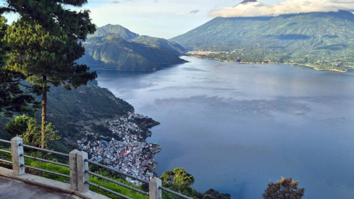 Con los hijos del maíz. De La Democracia a El Paredón y unas tortugas sobrevivientes 4 Lago Atitlán