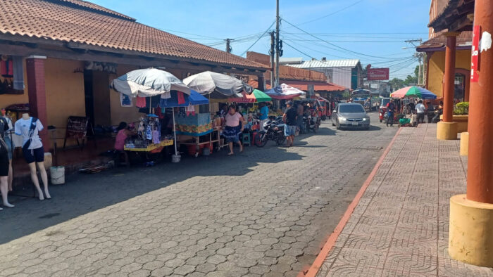 Con los hijos del maíz. De La Democracia a El Paredón y unas tortugas sobrevivientes 13 Calle principal