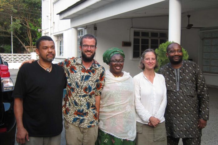 Mentir o no mentir, esa es la cuestión 3 Invitados a casa de unos ricos en Nigeria