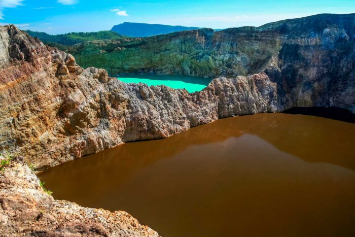 Indonesia colosal: volcanes en islas sísmicas 7 Lagos Kelimutu