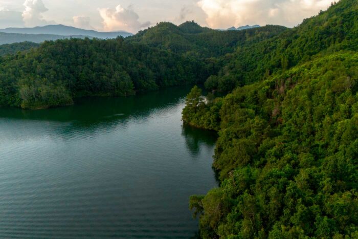 Indonesia colosal: volcanes en islas sísmicas 8 Borneo Kalimantan Matang
